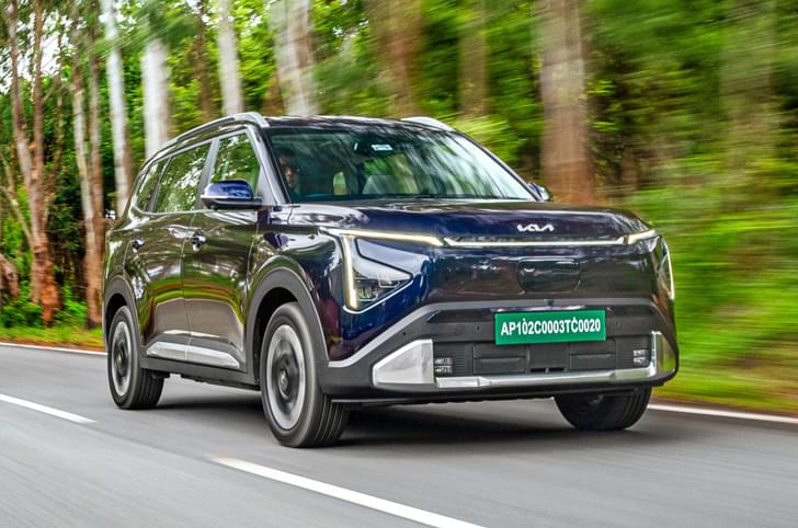 Kia Carens Clavis EV front tracking