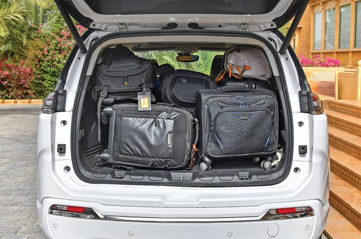 Jeep Meridian boot space