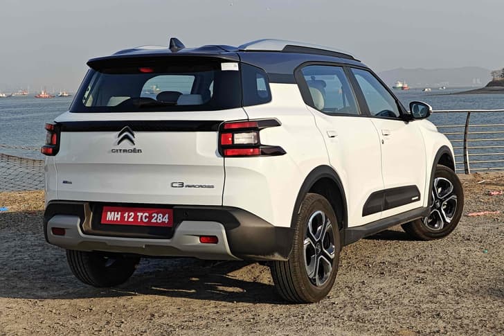 citroen aircross in field