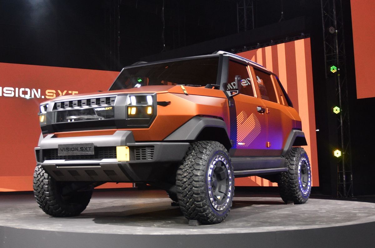 Mahindra Vision SXT 