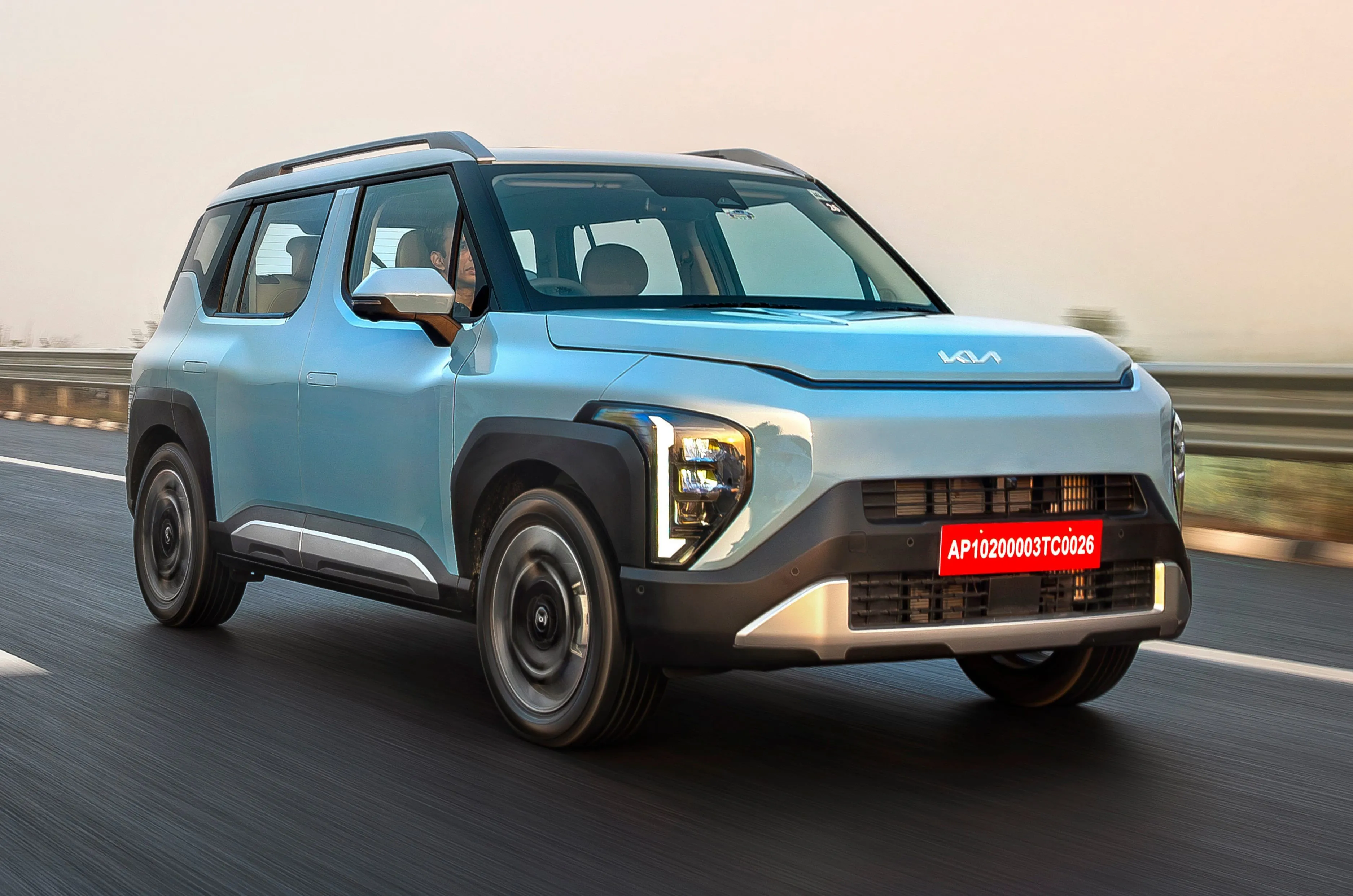 2025 kia syros on road