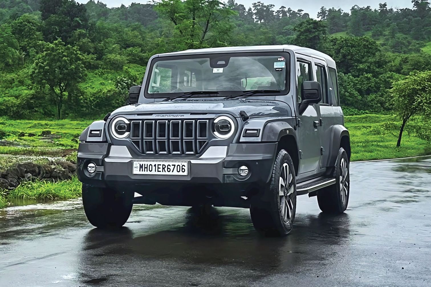 2025 mahindra thar roxx on road