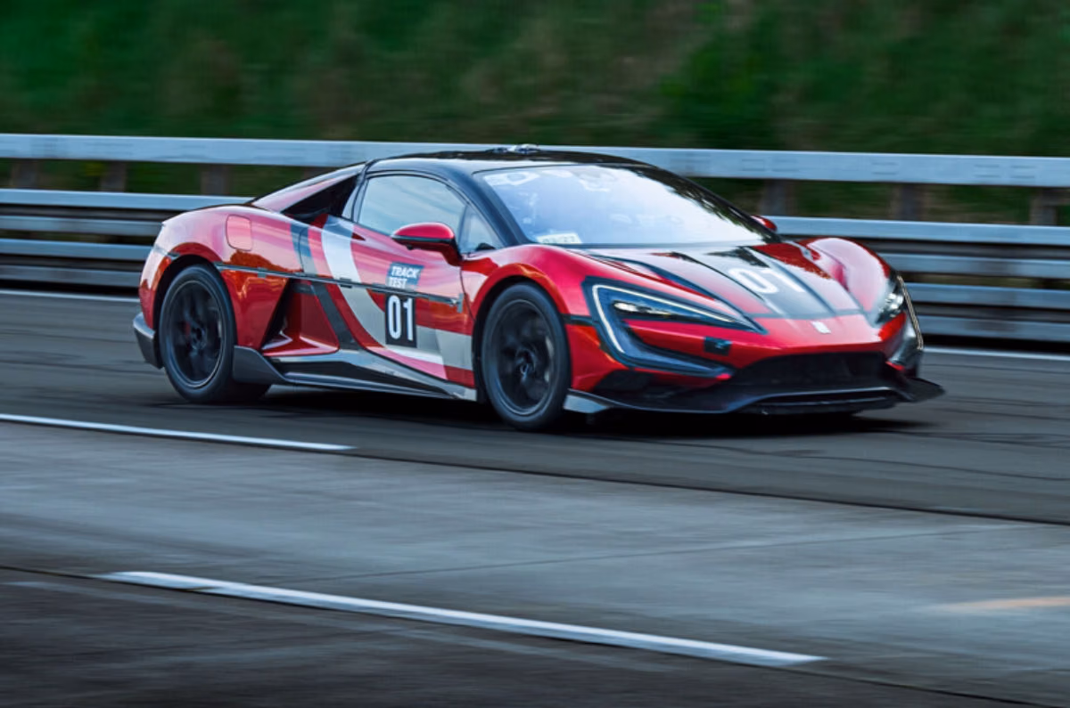 Yangwang U9 Track Edition front right side racing on track