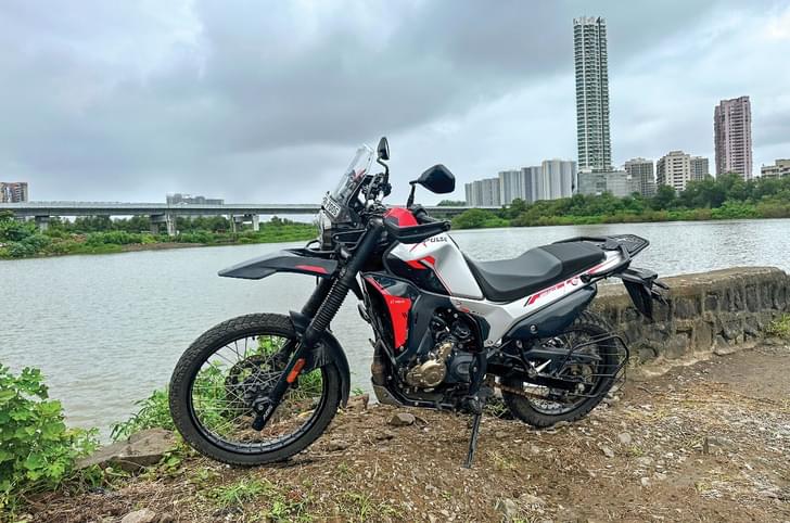 Hero Xpulse 210 front left static in city