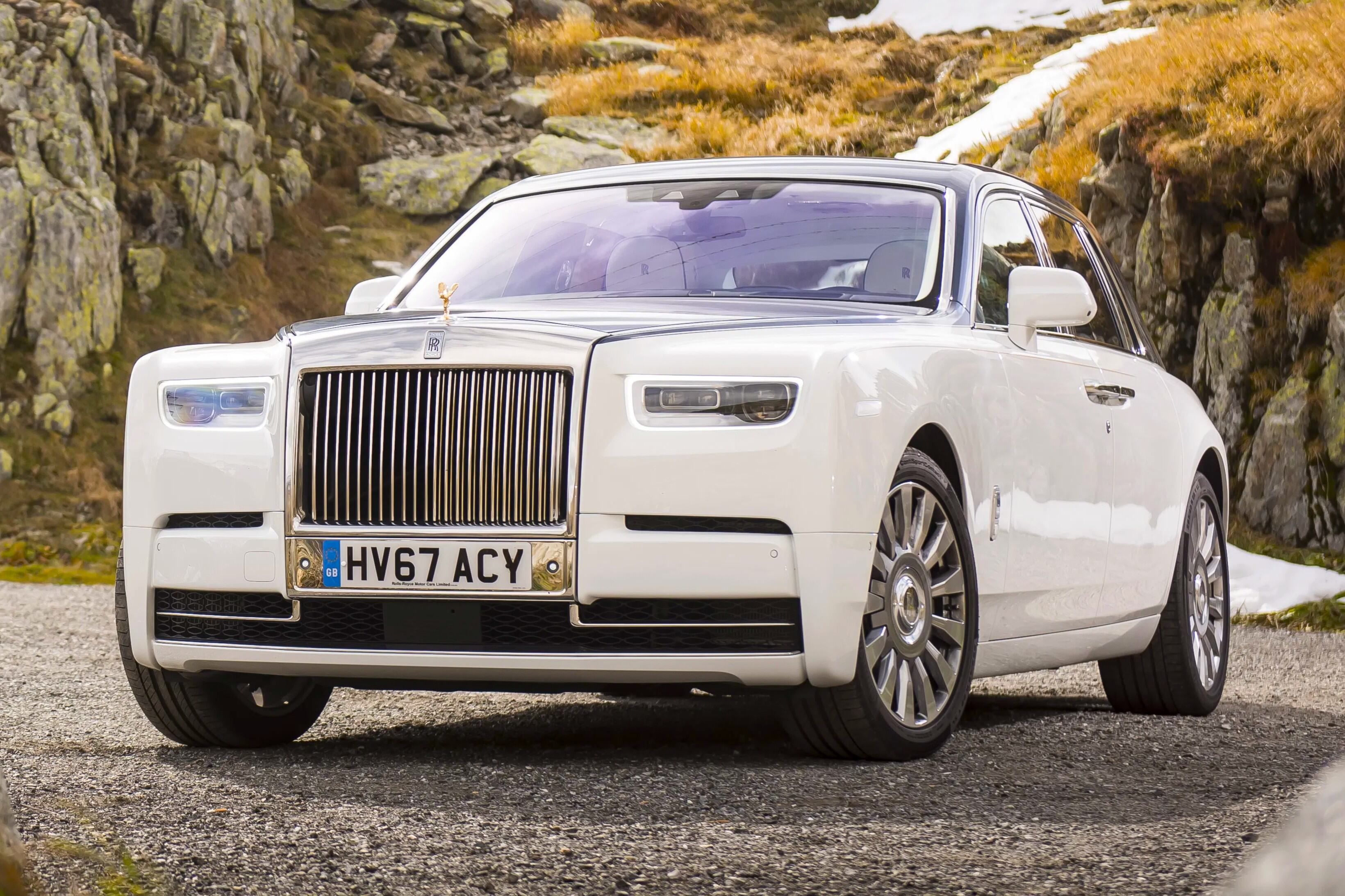 Standard Rolls-Royce Phantom image used for reference.