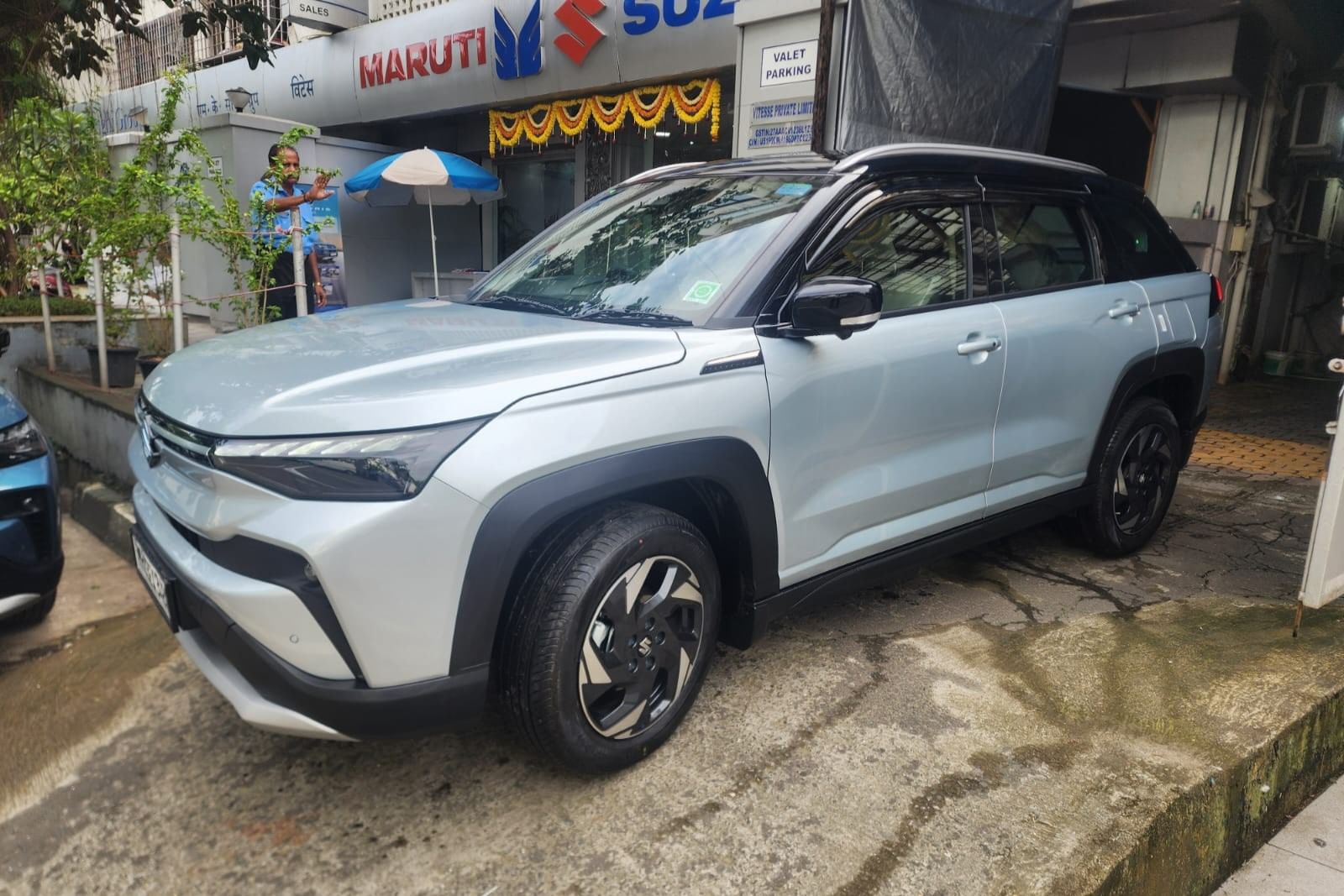 2025 maruti suzuki victoris outside showroom