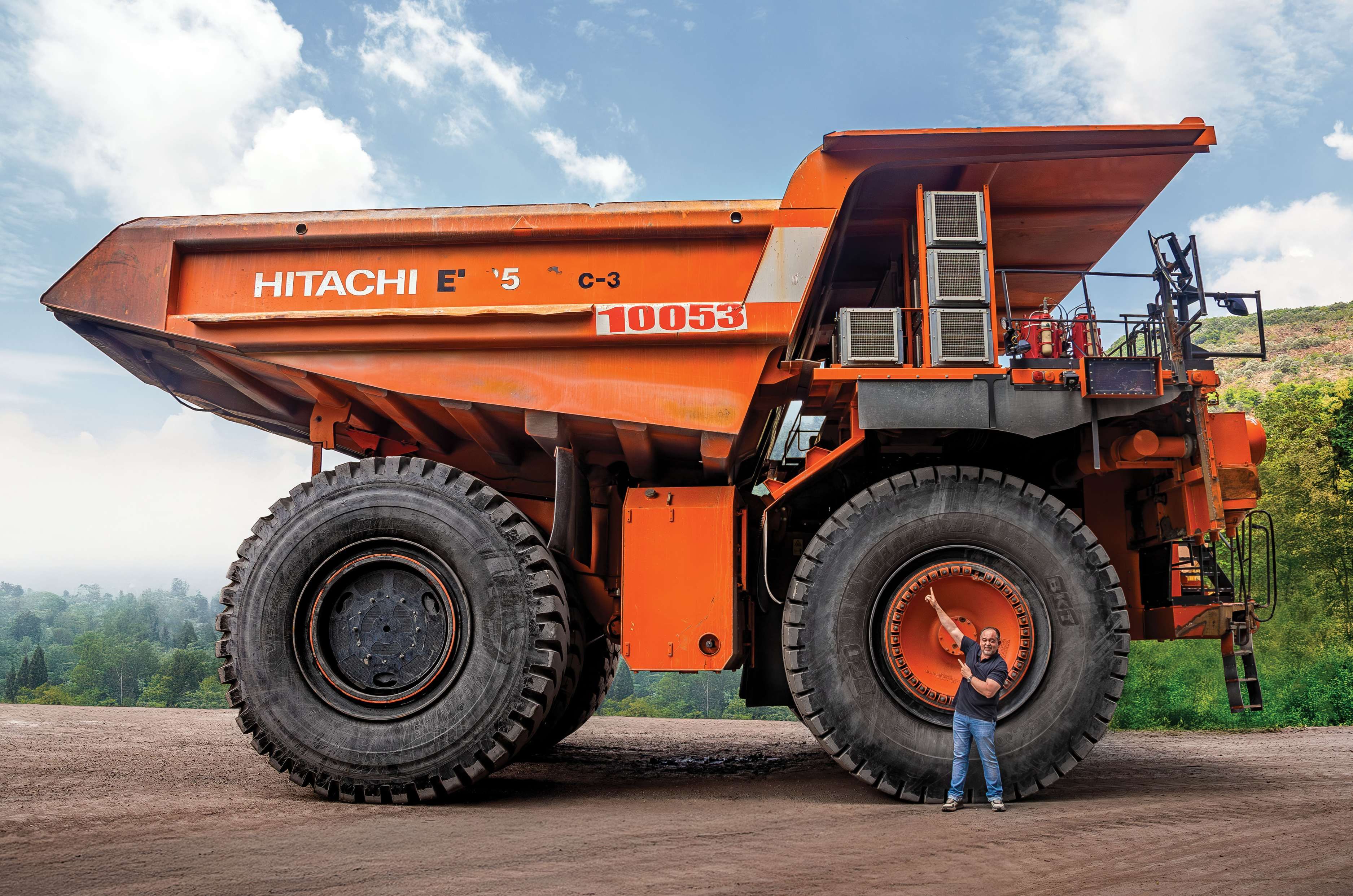 Driving a hybrid V16 mine truck: How to move a mountain