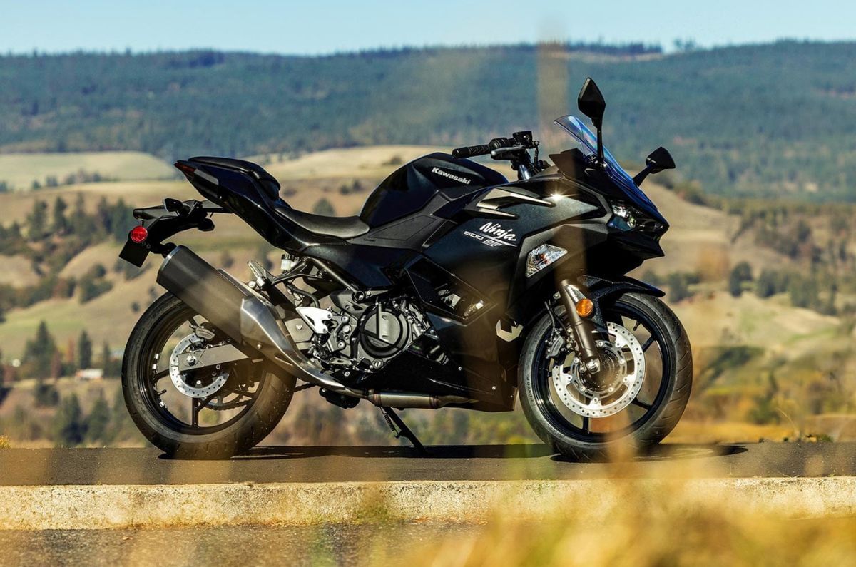 Kawasaki Ninja 500 side profile shot in landscape