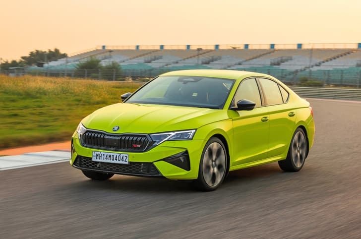 Skoda Octavia RS front quarter tracking 