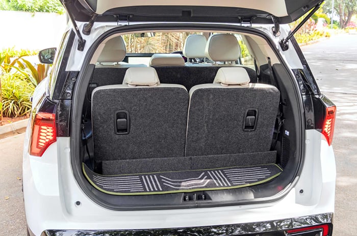 Mahindra XEV 9S boot