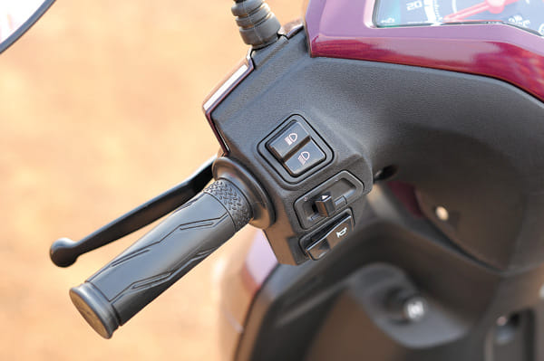 Yamaha Alpha vs Honda Aviator comparison