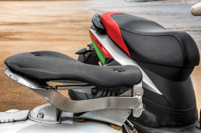1962 Lambretta Li 150 vs 2018 Aprilia SR 150 seat 1962 Lambretta Li 150 vs 2018 Aprilia SR 150 seat