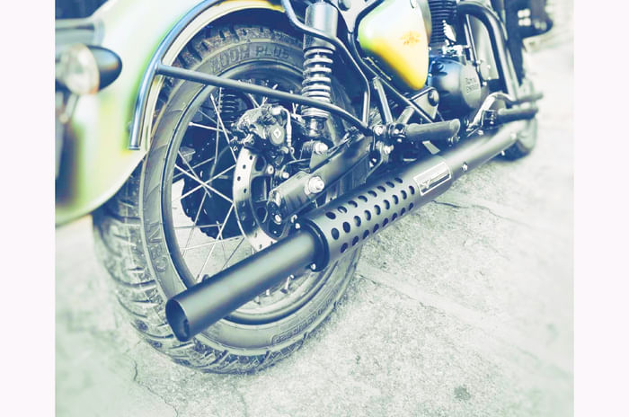 Should I put a loud exhaust on Royal Enfield Classic 350? Royal Enfield Classic 350 price, mileage, loud exhaust modification.