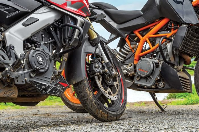 Pulsar NS 400Z Vs 390 Duke Gen 1: New school meets the school