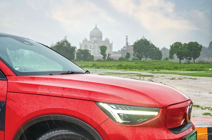 Volvo C40 Recharge V/S The Elements