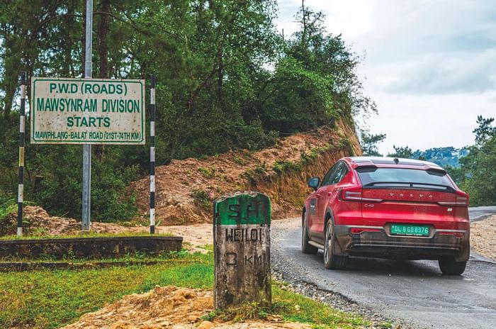 Volvo C40 Recharge V/S The Elements