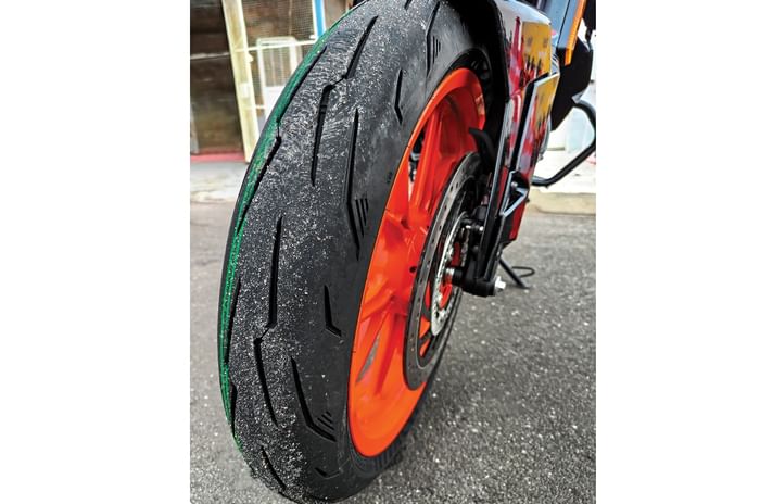 Testing Reise's new TraceRad tyres on a KTM RC 390