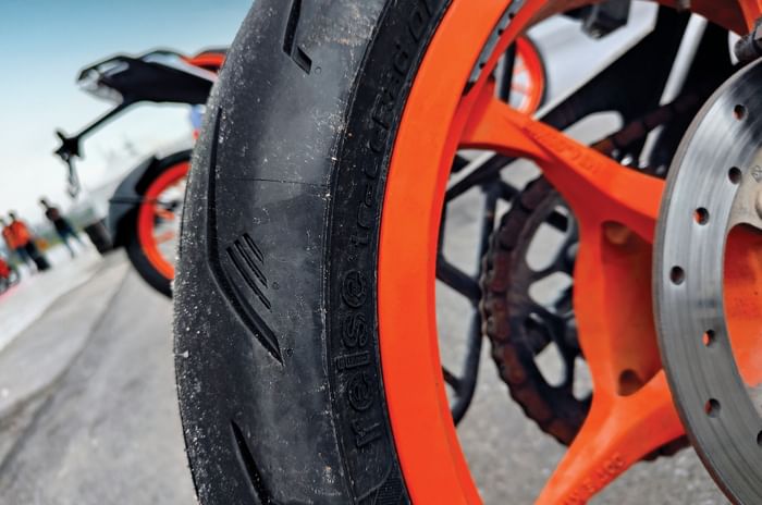 Testing Reise's new TraceRad tyres on a KTM RC 390