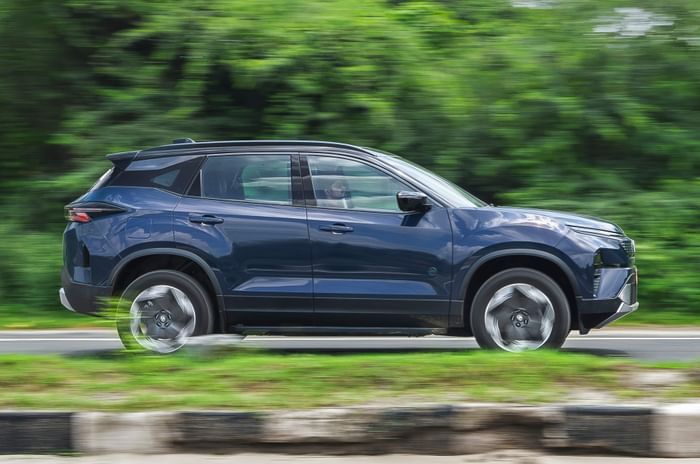 8 things to know before buying a Tata Harrier EV 4 20250808044517 Tata Harrier EV Side Tracking