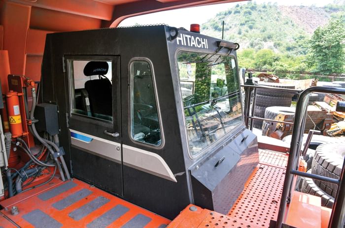 Driving a hybrid V16 mine truck: How to move a mountain