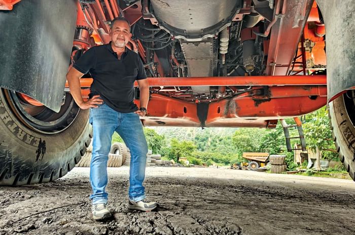 Driving a hybrid V16 mine truck: How to move a mountain