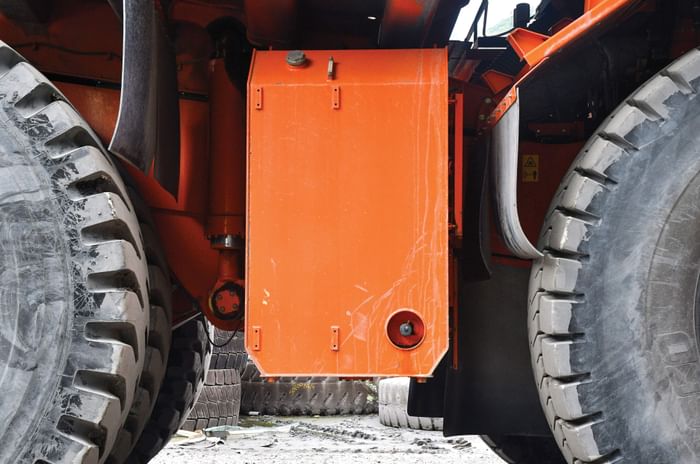 Driving a hybrid V16 mine truck: How to move a mountain