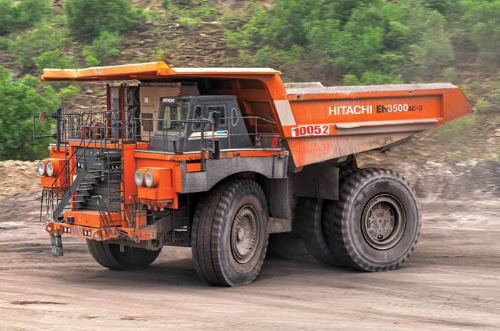 Driving a hybrid V16 mine truck: How to move a mountain