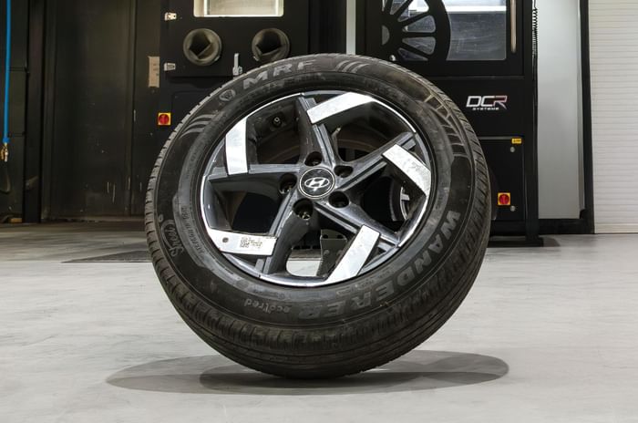 Hyundai Venue 16-inch alloy wheel