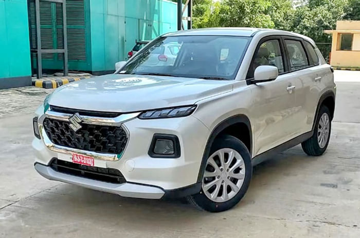 Is the Maruti Grand Vitara Sigma MT base model worth buying? 2022 Maruti Suzuki Grand Vitara front three-quarter.