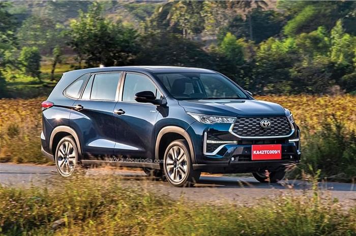 Toyota Innova Hycross front  quarter