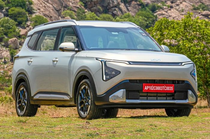 Kia Carens Clavis front