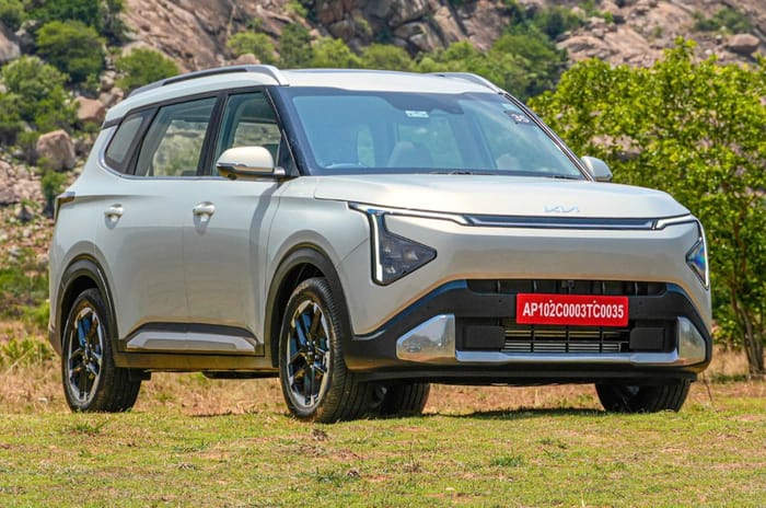 Kia Carens Clavis front