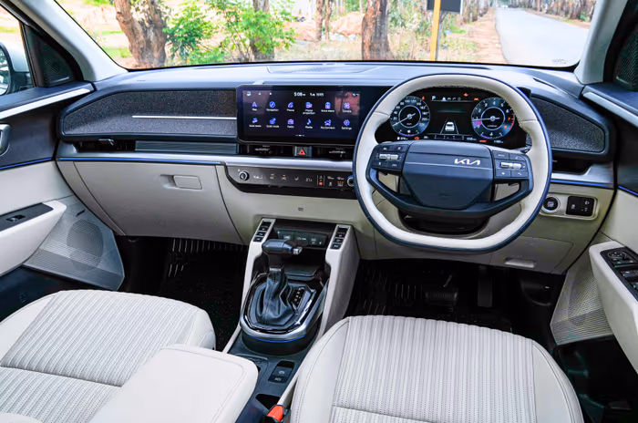 Kia Carens Clavis HTX vs Toyota Innova Crysta GX: which diesel MPV to buy? Kia Carens Clavis HTX vs Toyota Innova Crysta GX: which diesel MPV to buy?