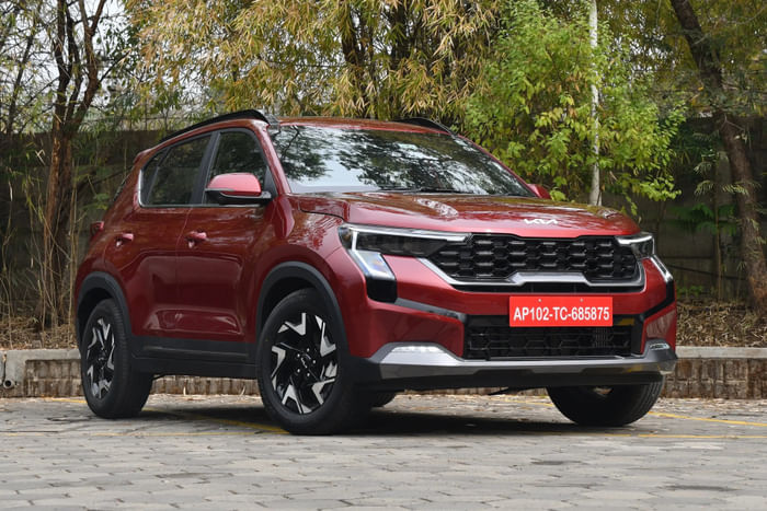 Kia Sonet front right static Kia Sonet front right static