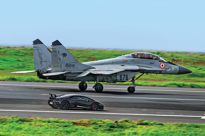MiG vs Lamborghini Huracan MiG vs Lamborghini Huracan