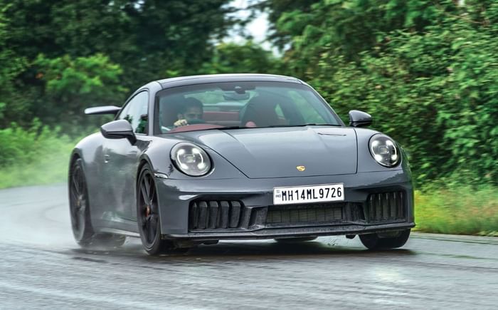 Porsche-911-carrera-4-gts-front-right-quarter