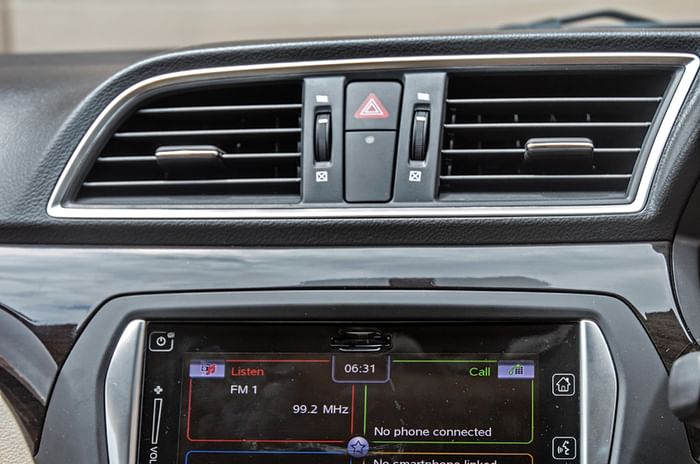 Pre-facelift Maruti Suzuki Ciaz AC vents Pre-facelift Maruti Suzuki Ciaz AC vents