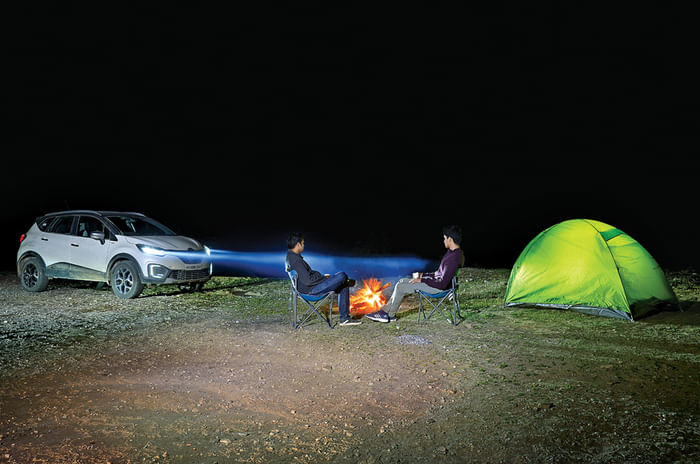 Renault Captur driving