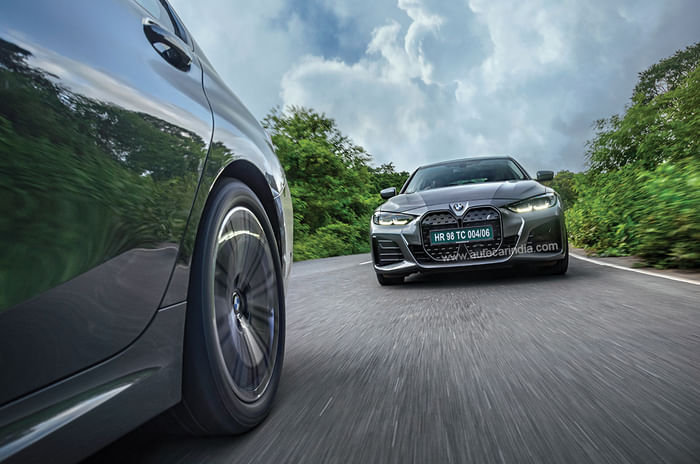 BMW i4 vs M340i comparison: An eye for an i