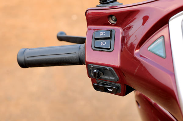 Yamaha Alpha vs Honda Aviator comparison