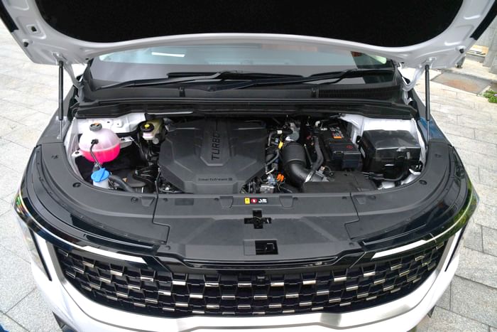 2025 Kia Carnival pros and cons explained: is it worth buying?