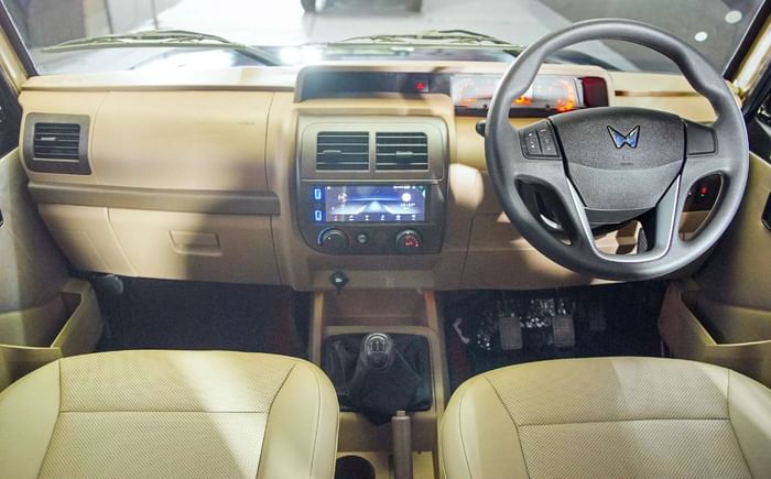 mahindra-bolero-dashboard-interior