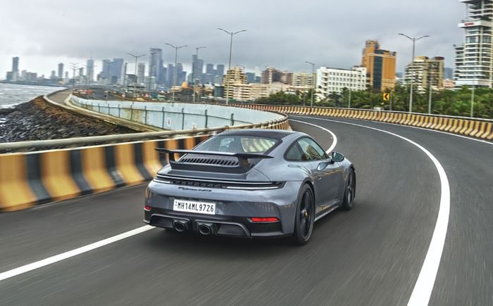porsche-911-carrera-4-gts-interior