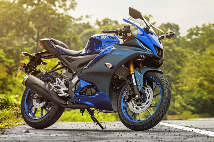 Should I wait for the new Hero Karizma XMR or buy a Yamaha R15 V4? Yamaha R15