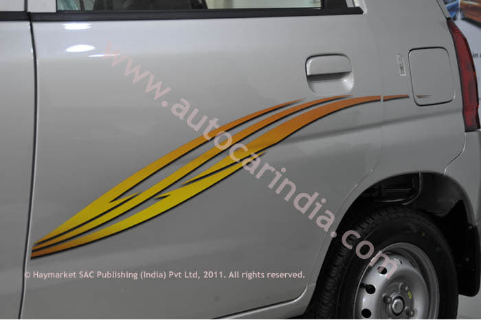 Alto 800cc Xplore gets unique body stickers