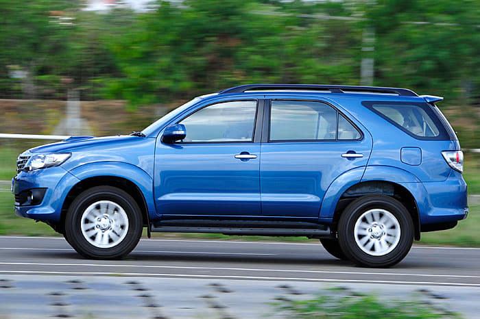 2011 Toyota Fortuner 2WD automatic image gallery