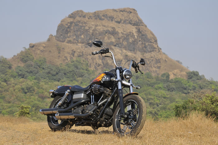 Heavily customised Street Bob looks insanely cool. 