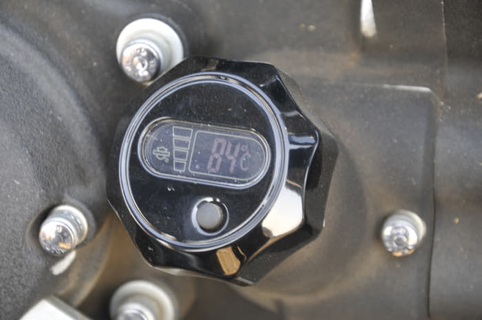 Digital oil level and temperature gauge on the oil dipstick cap