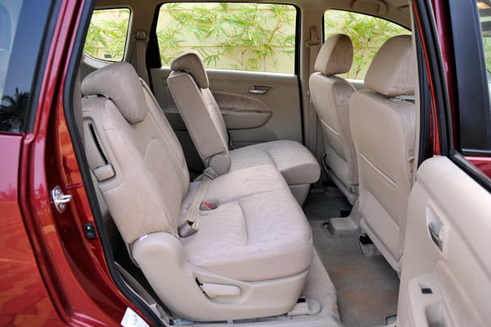 Middle-row slides a tremendous 240mm.