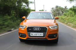 Q3 has a Audi typical-family look when viewed from the front. 